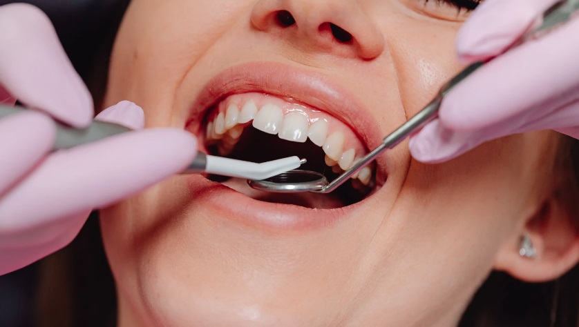 Zalety i korzyści implantów zębowych