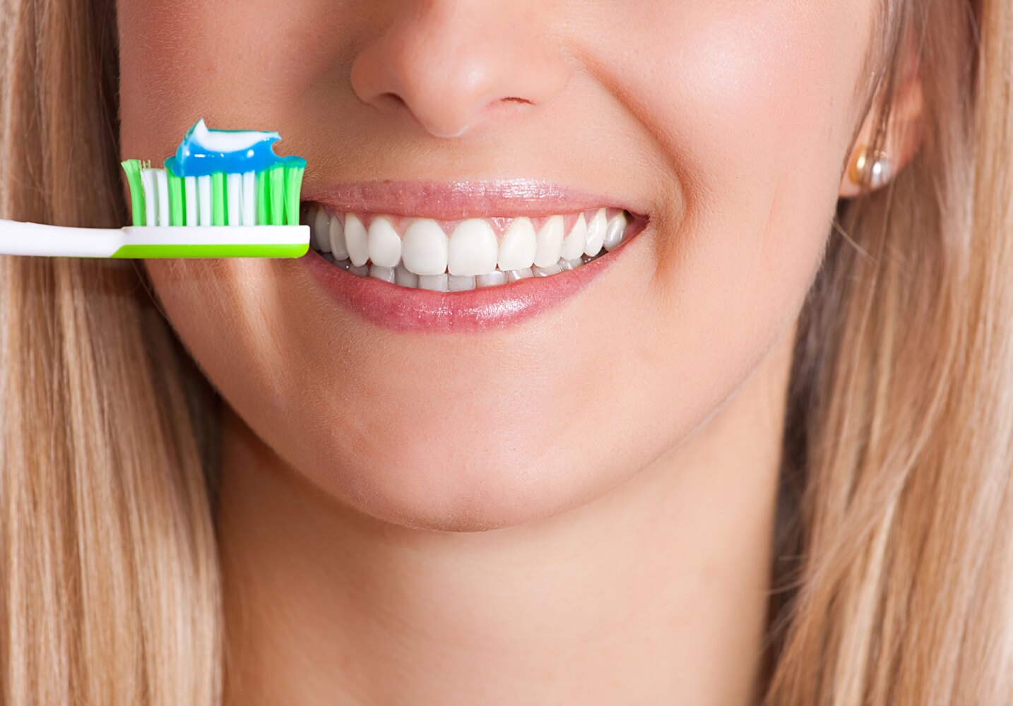 Zapobieganie rozwojowi chorób jamy ustnej: Kluczowe aspekty wspierające zdrowy uśmiech